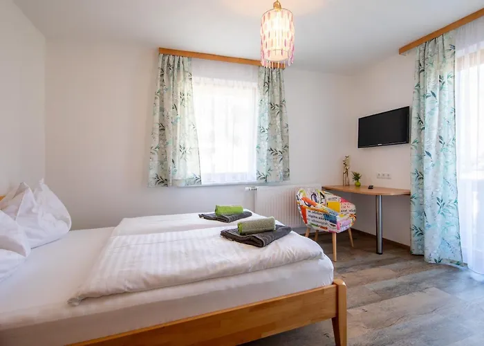 Haus Pitzer/apartments Troicher